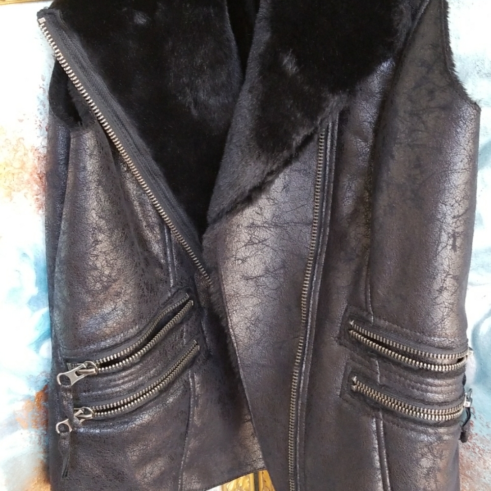 Vest - Picture 2 of 3